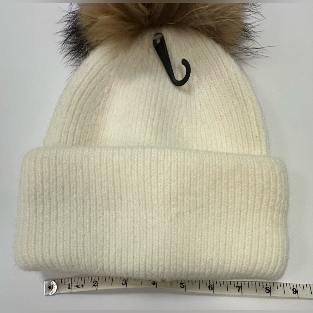 Elegant NWT Cherie Bliss Cream Knit Hat with Faux Fur Pom - Picture 7 of 8